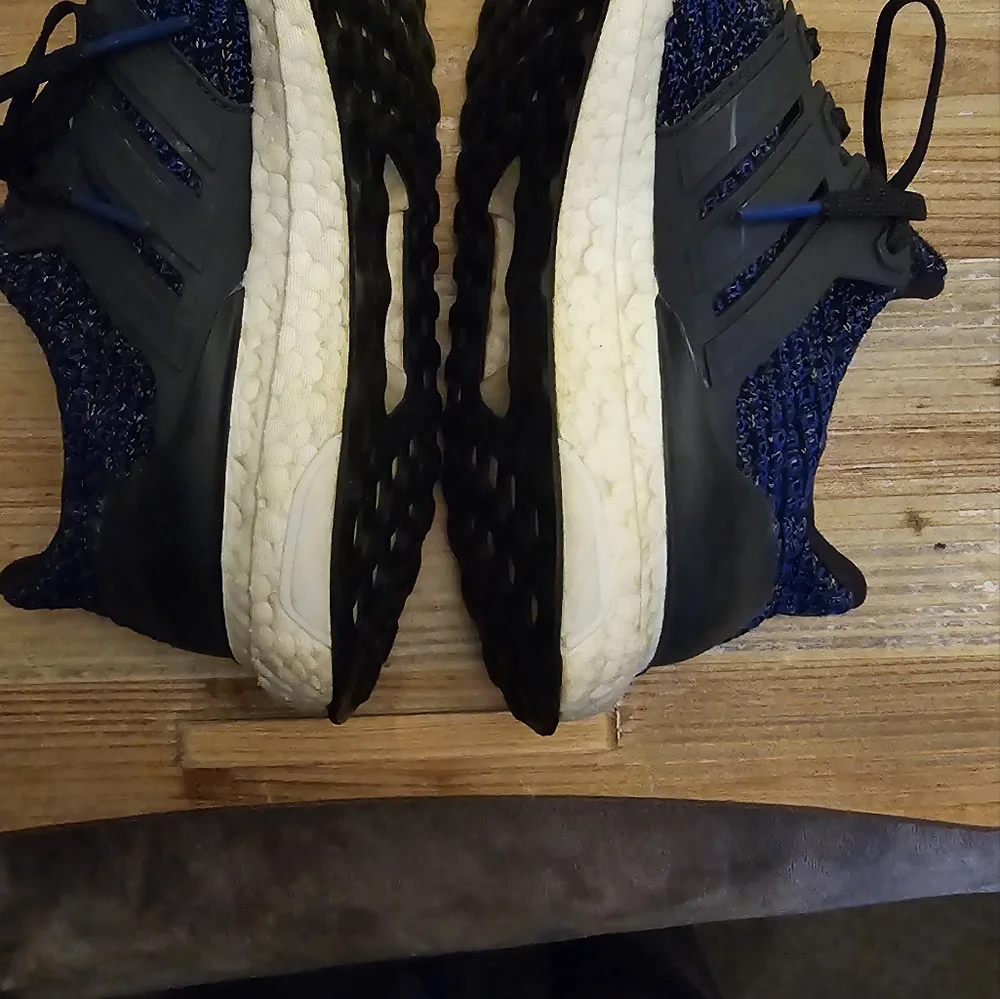 Adidas UltraBoost - Picture 3 of 7